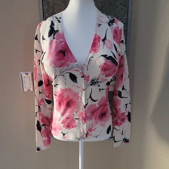 Jones New York Sweaters - Jones New York Signature Silk Blend Fuscia Floral L/S V-Neck Cardigan